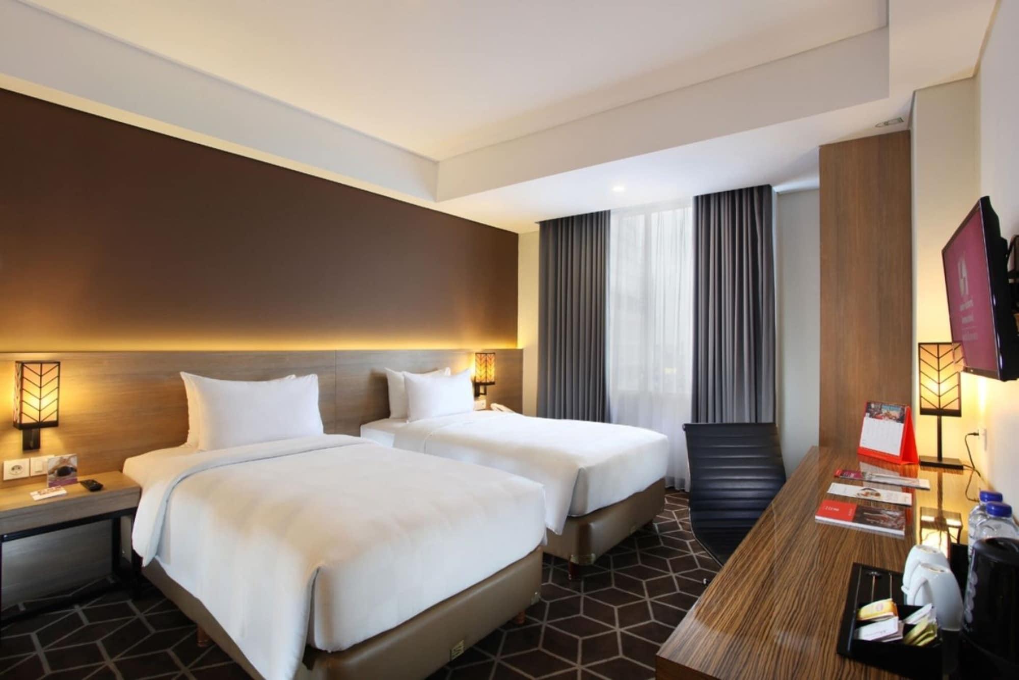 Swiss-Belinn Tunjungan Сурабая Экстерьер фото